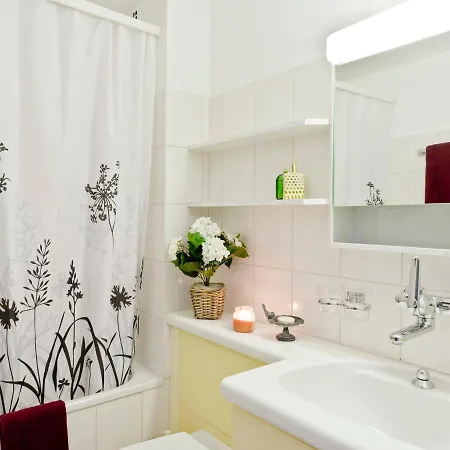 Michele - Utoring-11 By Interhome